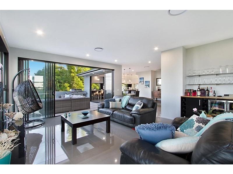 10 Paradise Drive, Tamborine Mountain QLD 4272