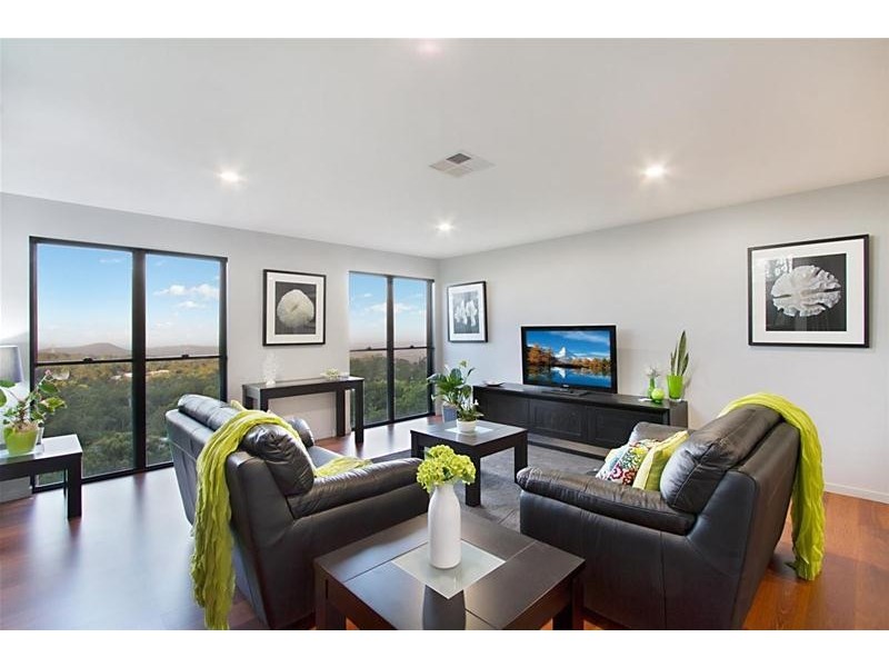 10 Paradise Drive, Tamborine Mountain QLD 4272