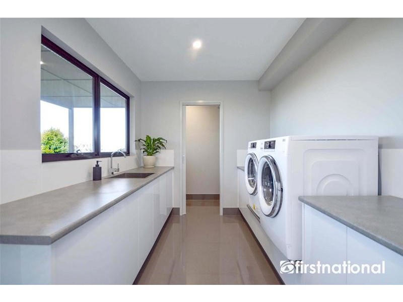 10 Paradise Drive, Tamborine Mountain QLD 4272