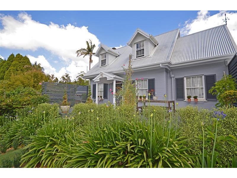 18 Central Avenue, Tamborine Mountain QLD 4272