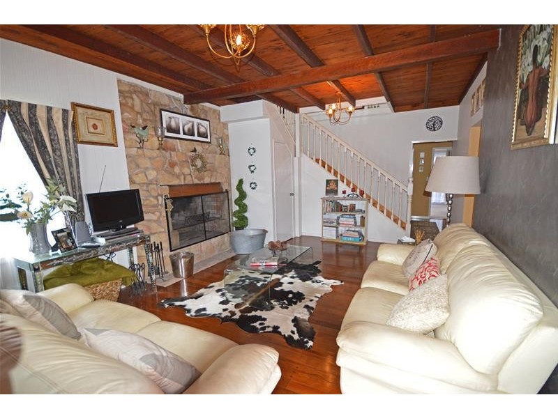 18 Central Avenue, Tamborine Mountain QLD 4272