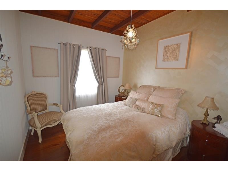 18 Central Avenue, Tamborine Mountain QLD 4272