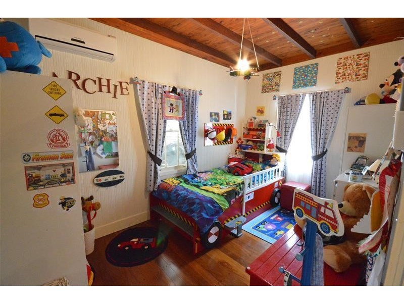 18 Central Avenue, Tamborine Mountain QLD 4272