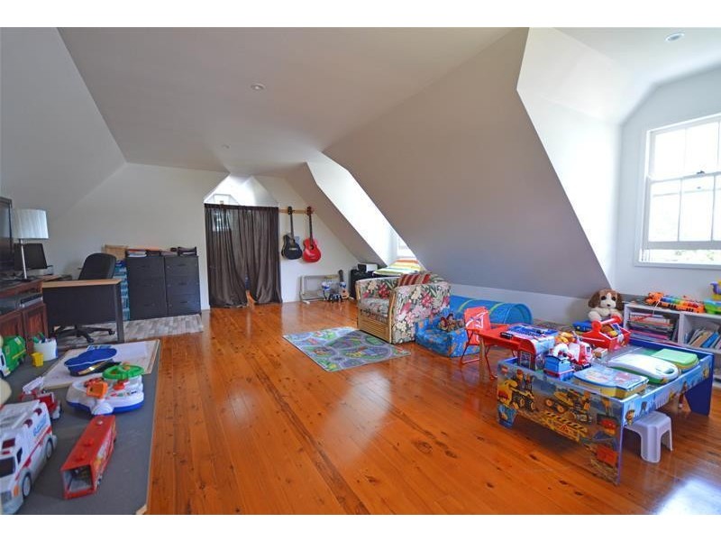 18 Central Avenue, Tamborine Mountain QLD 4272