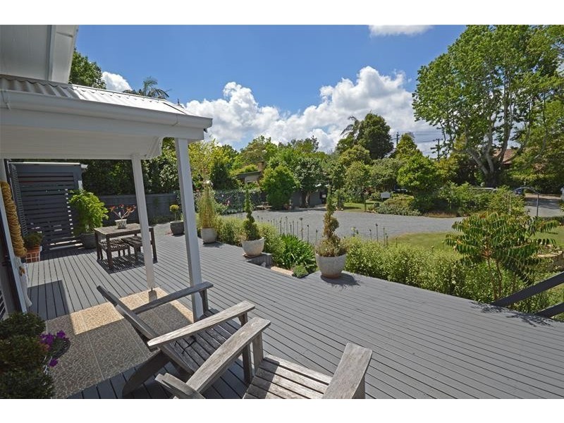 18 Central Avenue, Tamborine Mountain QLD 4272