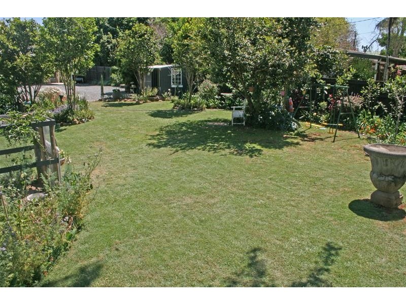 18 Central Avenue, Tamborine Mountain QLD 4272