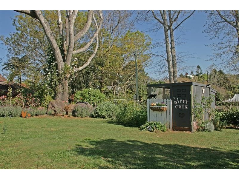 18 Central Avenue, Tamborine Mountain QLD 4272