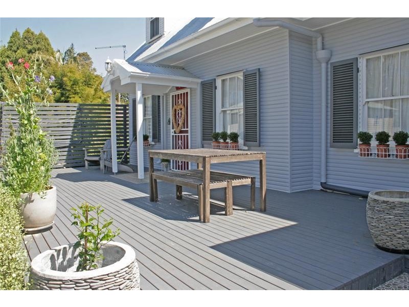 18 Central Avenue, Tamborine Mountain QLD 4272