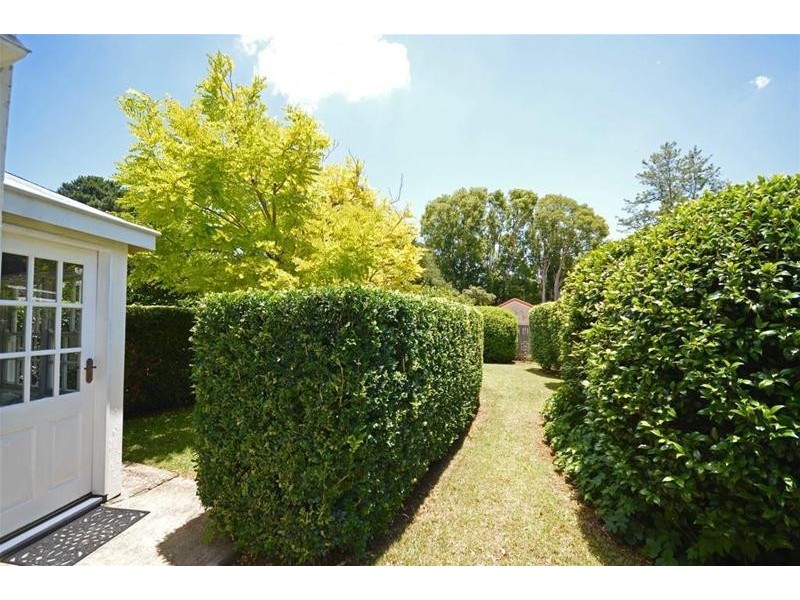 22 Cliff Way, Tamborine Mountain QLD 4272