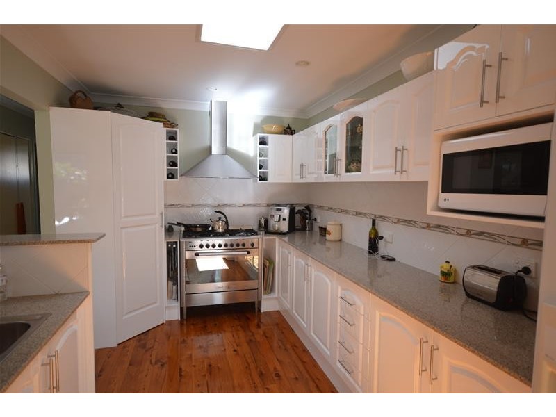 28 Stradbroke Avenue, Eagle Heights QLD 4271