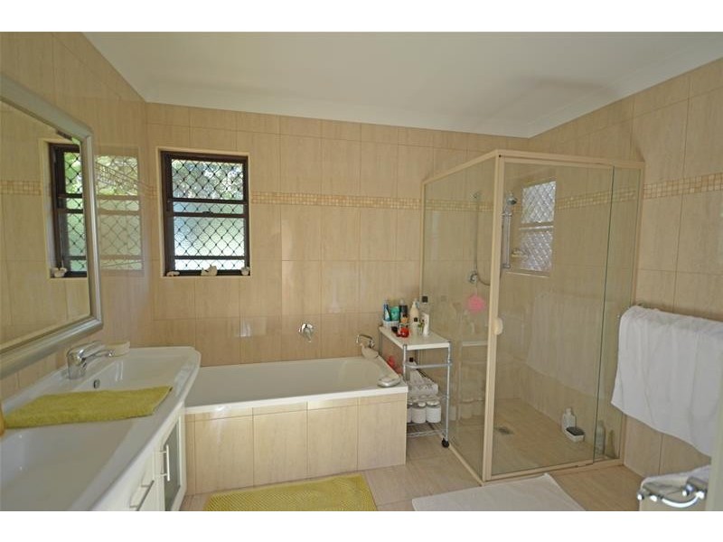 28 Stradbroke Avenue, Eagle Heights QLD 4271