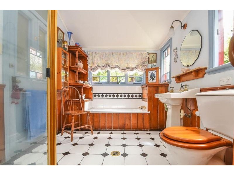 6-8 Madura Court, Tamborine Mountain QLD 4272