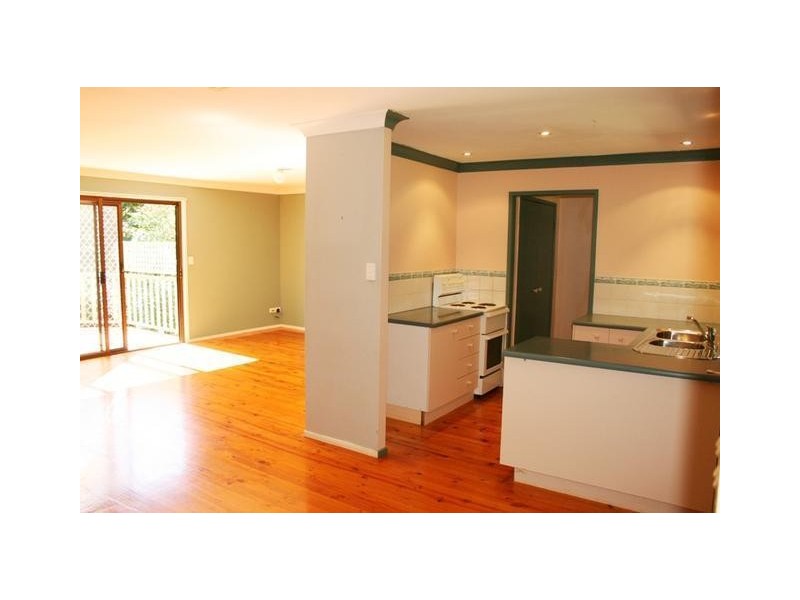 17 Stradbroke Av, Eagle Heights QLD 4271