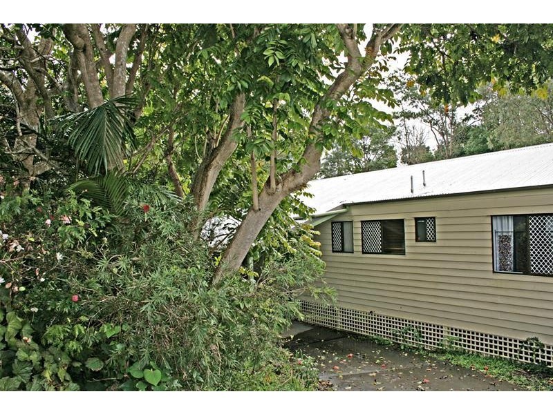 17 Stradbroke Av, Eagle Heights QLD 4271