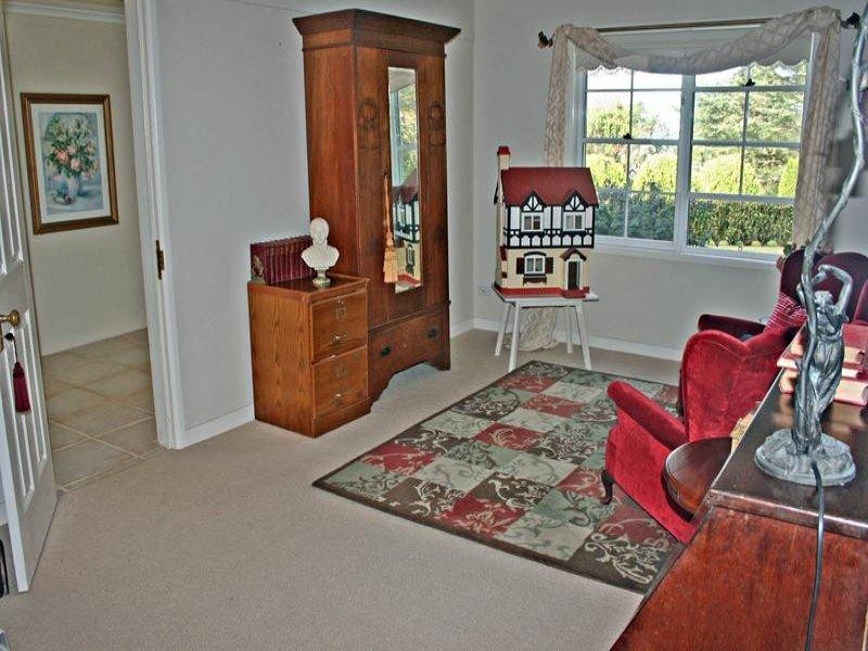 22 Cliff Way, Eagle Heights QLD 4271