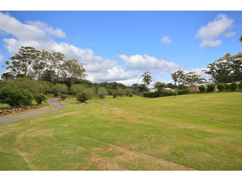 30 St Bernard Street, Tamborine Mountain QLD 4272