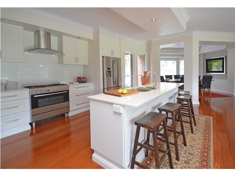 30 St Bernard Street, Tamborine Mountain QLD 4272