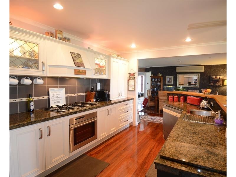 13 Paradise Drive, Tamborine Mountain QLD 4272