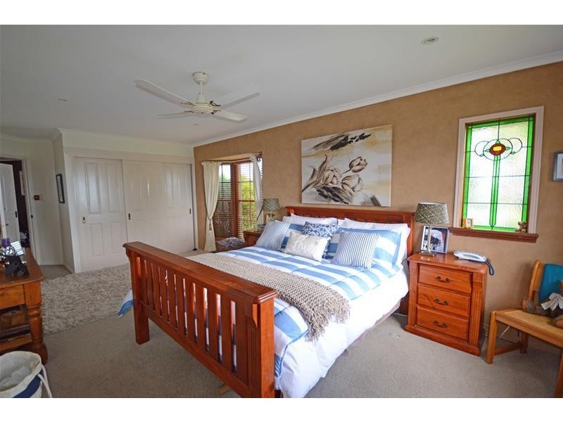 13 Paradise Drive, Tamborine Mountain QLD 4272