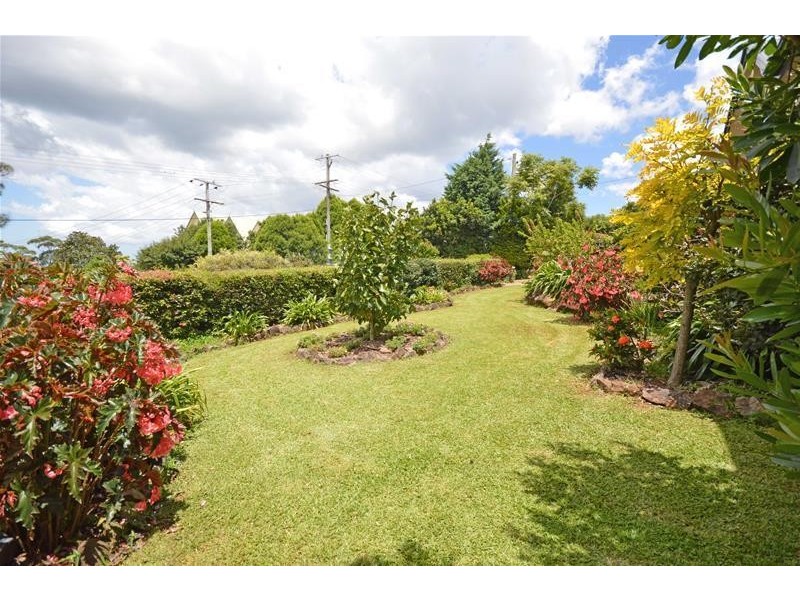 13 Paradise Drive, Tamborine Mountain QLD 4272