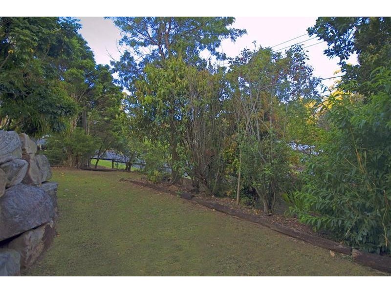 122 Kinabalu Drive, Tamborine Mountain QLD 4272
