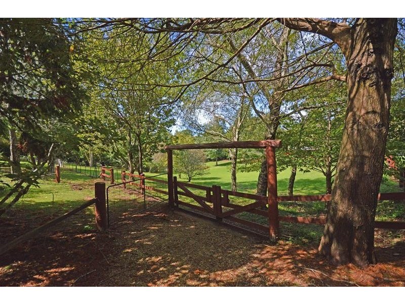 90 Main Western Road, Tamborine Mountain QLD 4272