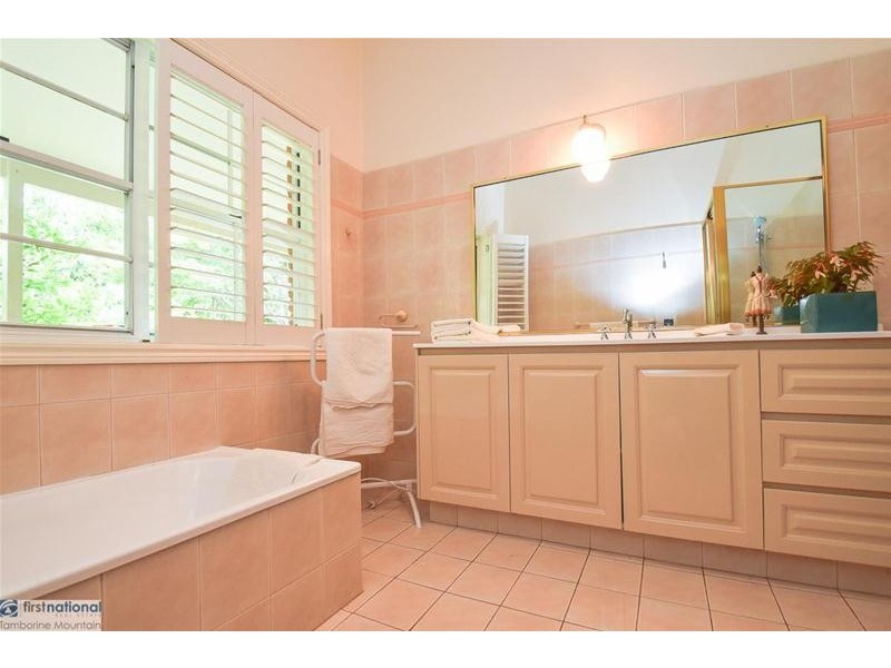 37 Yuulong Street, Tamborine Mountain QLD 4272