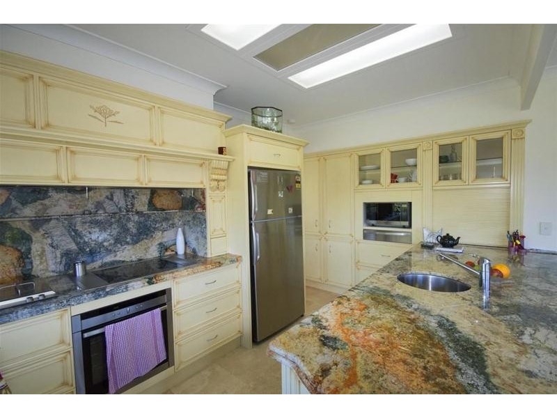 1 Tweed Heads Av, Tamborine Mountain QLD 4272