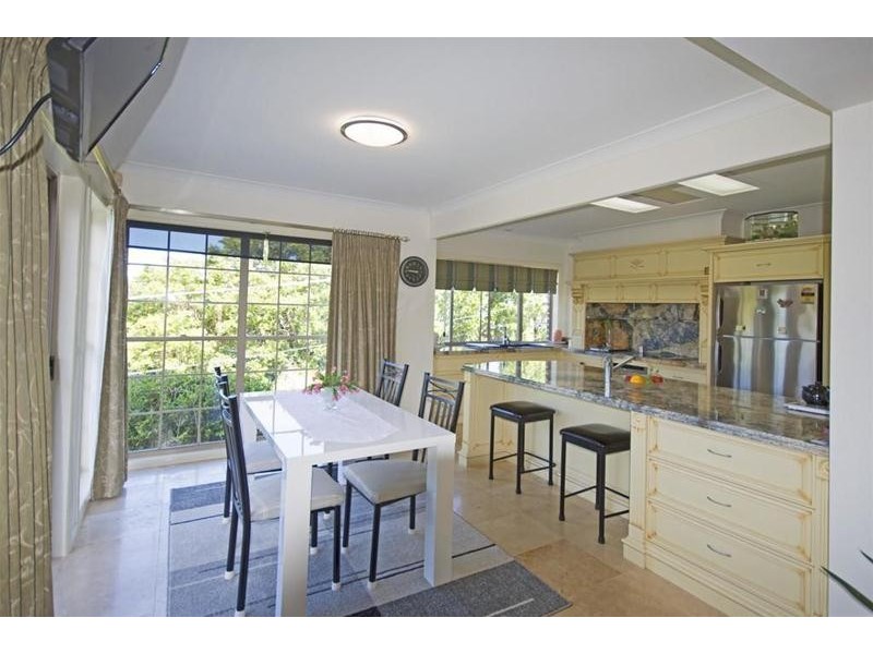 1 Tweed Heads Av, Tamborine Mountain QLD 4272