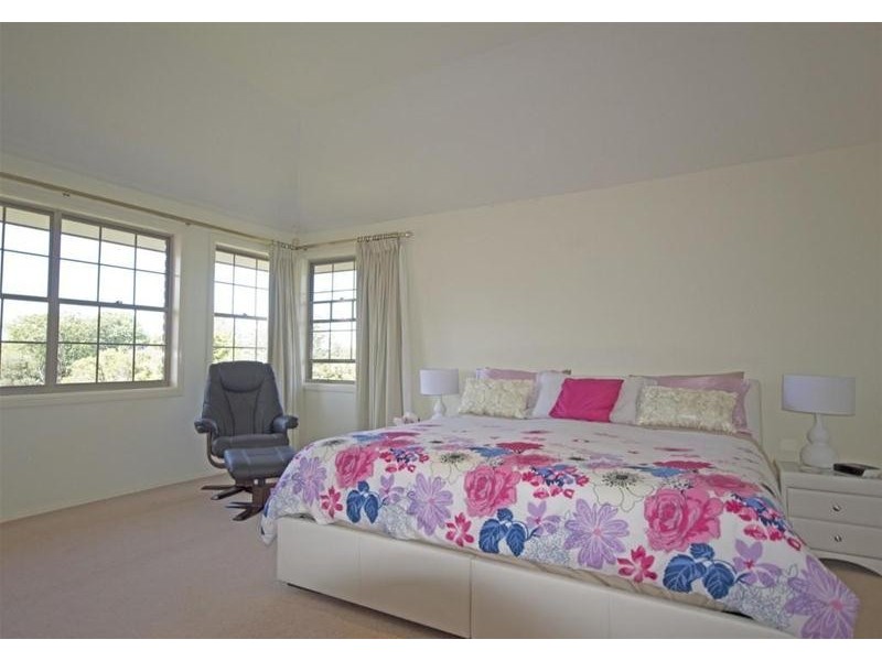 1 Tweed Heads Av, Tamborine Mountain QLD 4272