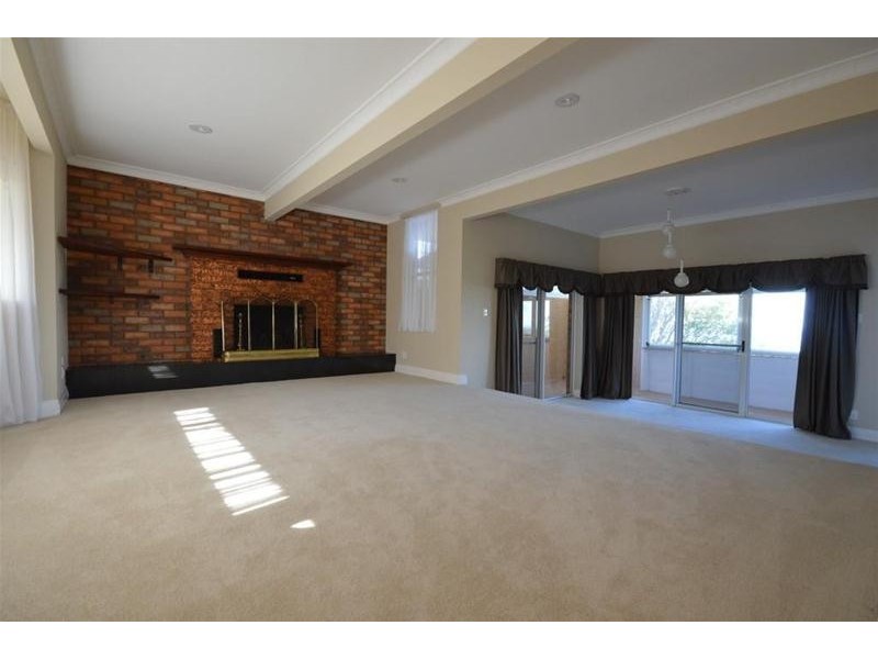 26 Paradise Drive, Tamborine Mountain QLD 4272