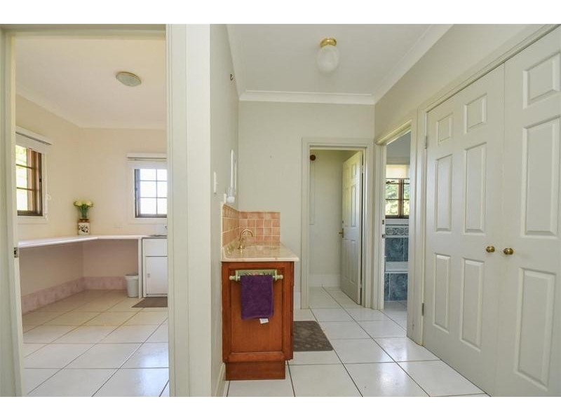 25 Bateke Road, Tamborine Mountain QLD 4272