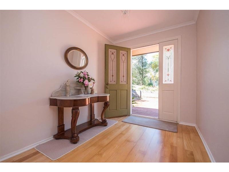 10 Winema Drive, Tamborine Mountain QLD 4272