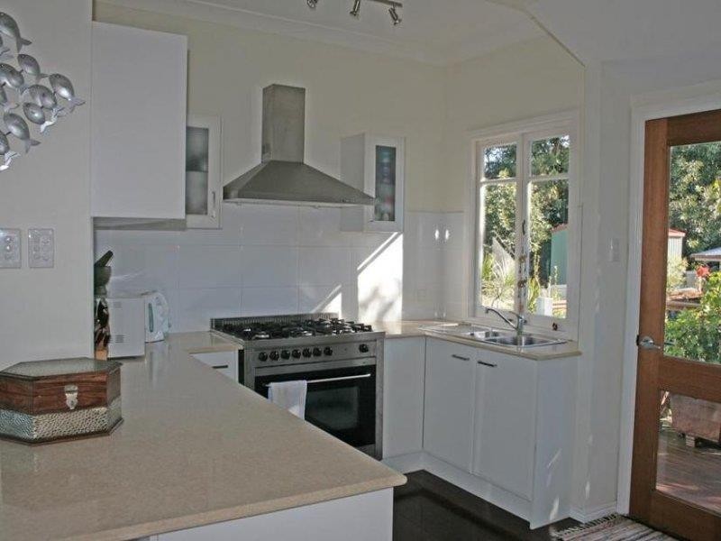 4 Golfers Crescent, Tamborine Mountain QLD 4272