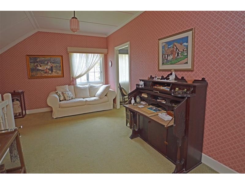 1 Cliff Way, Eagle Heights QLD 4271