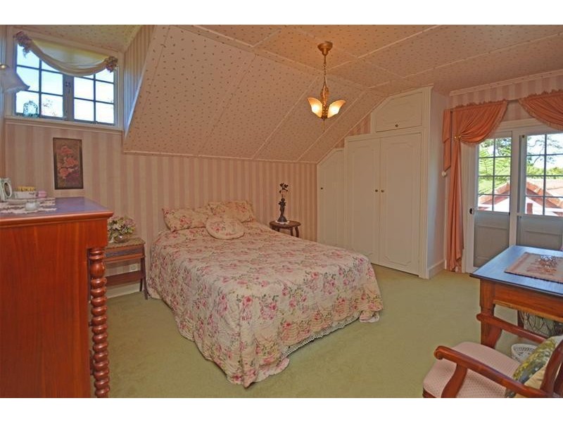 1 Cliff Way, Eagle Heights QLD 4271