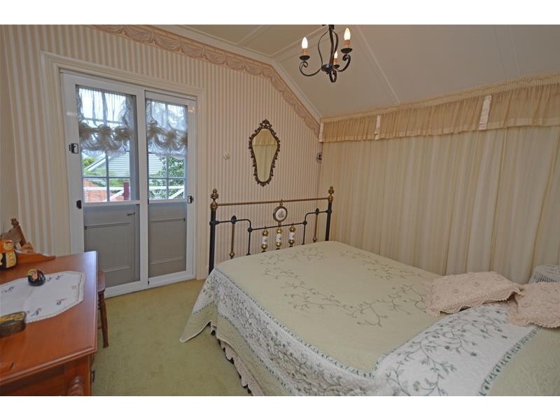 1 Cliff Way, Eagle Heights QLD 4271