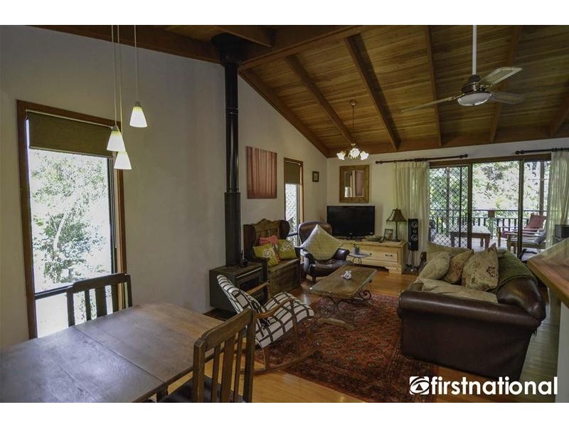 40 Kinabalu Drive, Tamborine Mountain QLD 4272