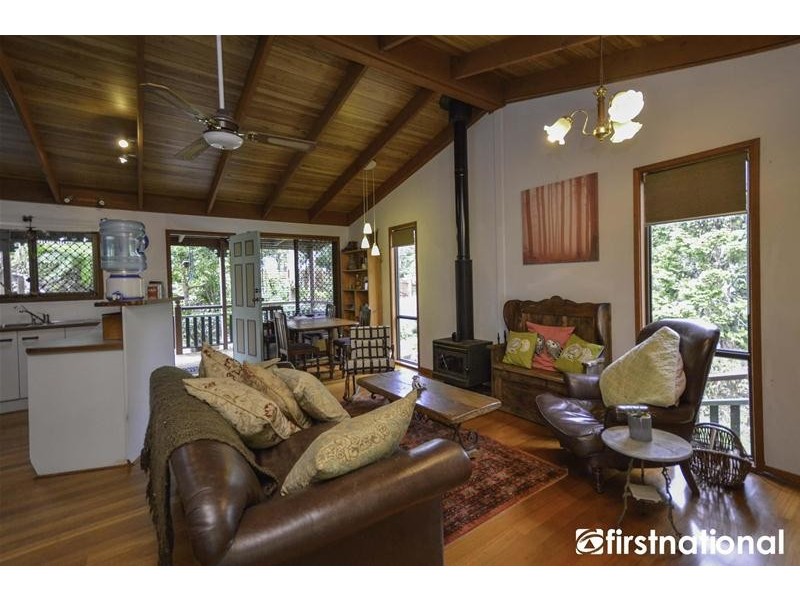 40 Kinabalu Drive, Tamborine Mountain QLD 4272