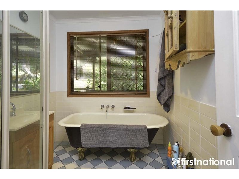 40 Kinabalu Drive, Tamborine Mountain QLD 4272