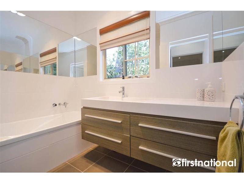 26 Central Avenue, Tamborine Mountain QLD 4272