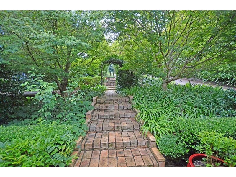 20 Ben Nevis Street, Tamborine Mountain QLD 4272