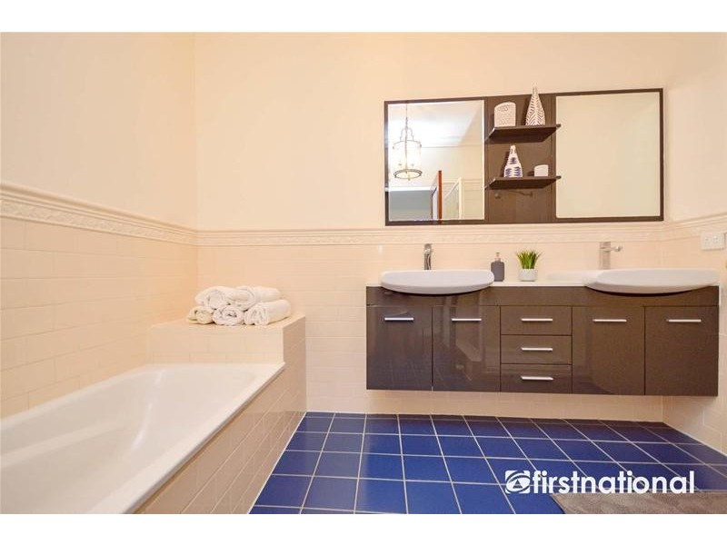 100 Contour Road, Tamborine Mountain QLD 4272