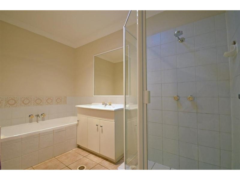 1 Justin Av, Tamborine Mountain QLD 4272