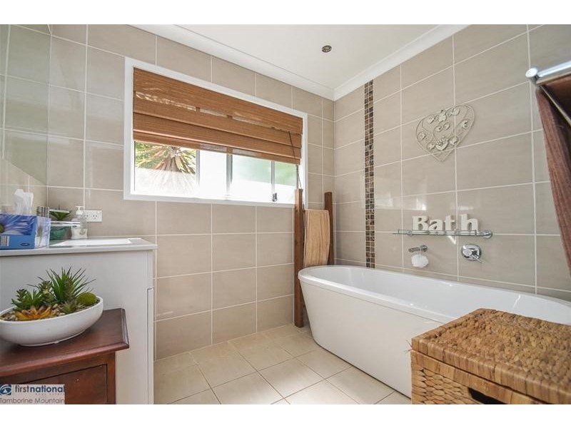 32 Knoll Road, Tamborine Mountain QLD 4272