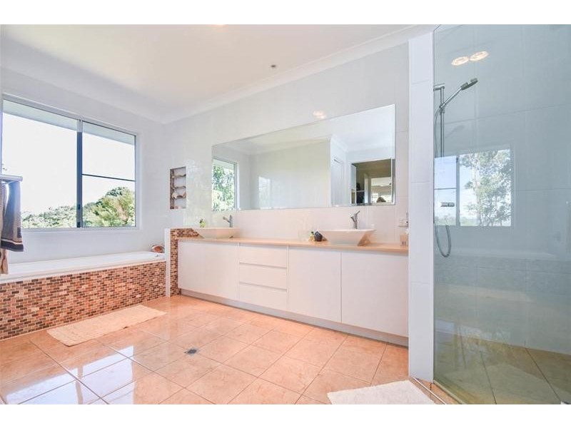 5 Cliff Way, Tamborine Mountain QLD 4272