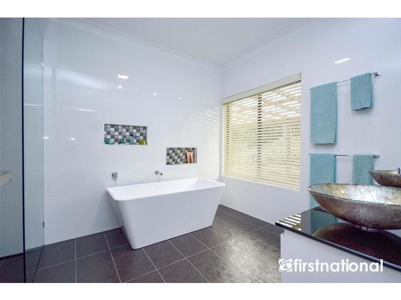 12 Carey Parade, Tamborine Mountain QLD 4272