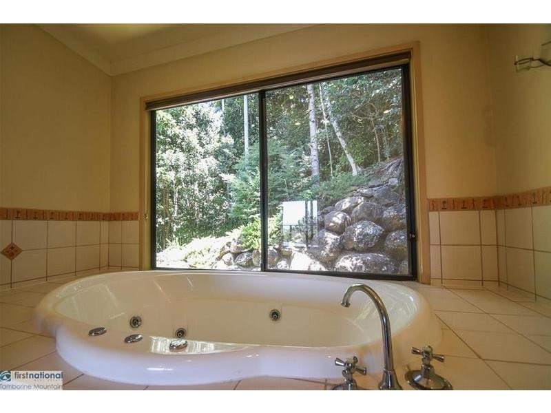 105 Licuala Drive, Tamborine Mountain QLD 4272