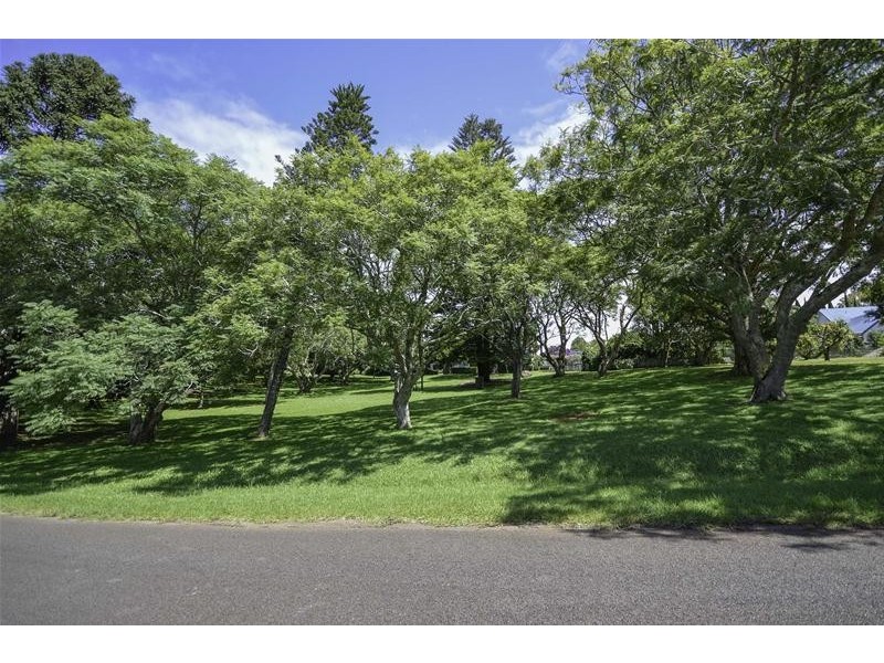 19 Tweed Heads Avenue, Tamborine Mountain QLD 4272