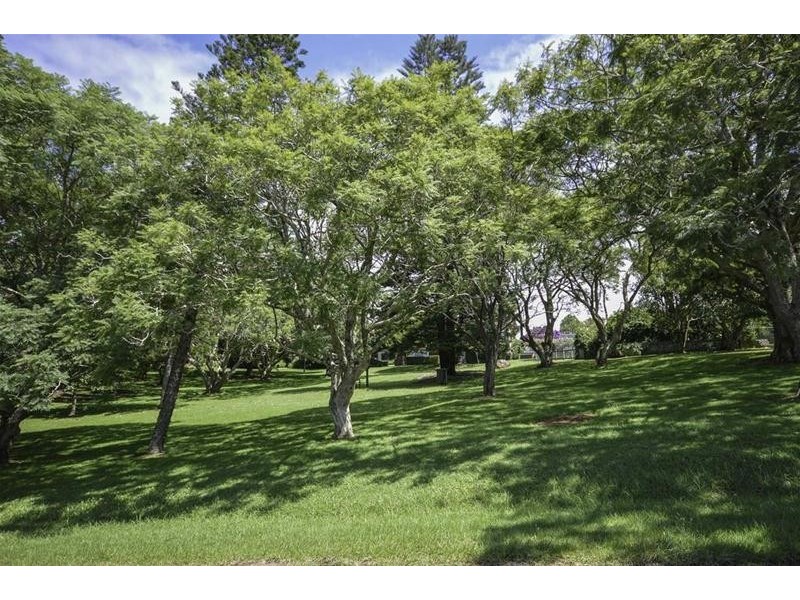 19 Tweed Heads Avenue, Tamborine Mountain QLD 4272